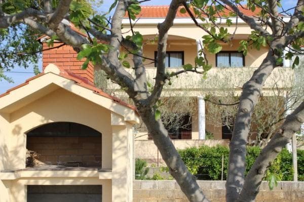 APARTMAJI DENISA, PRIVLAKA