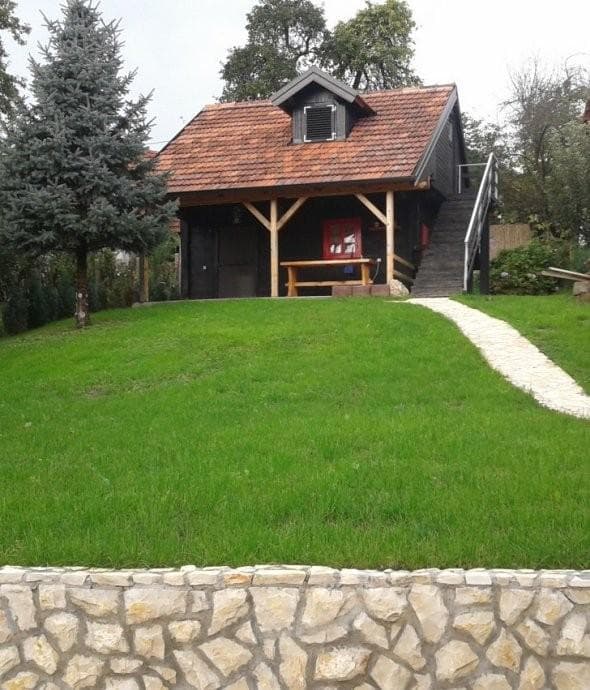 DRVENA KUĆA JARKI, STUBIČKE TOPLICE