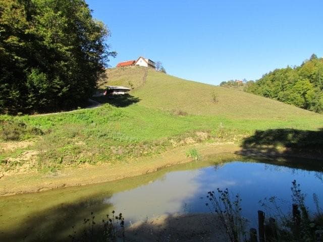 APARTMAJI IN PRENOČIŠČA, POSESTVO TRDOBOJCI, ZGORNJI LESKOVEC