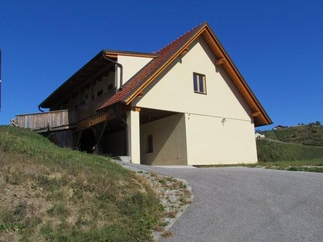 APARTMAJI IN PRENOČIŠČA, POSESTVO TRDOBOJCI, ZGORNJI LESKOVEC