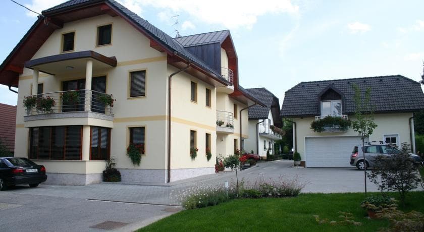APARTMAJI RAVBAR, NOVO MESTO