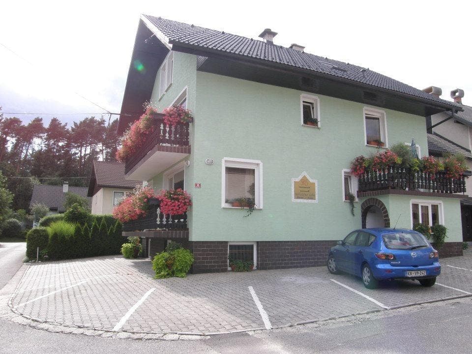 TURISTIČNE SOBE SREŠ, KRANJ