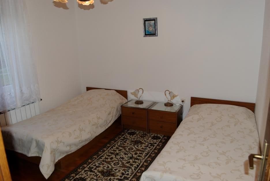 APARTMAJI SOBE TREBEC, ILIRSKA BISTRICA