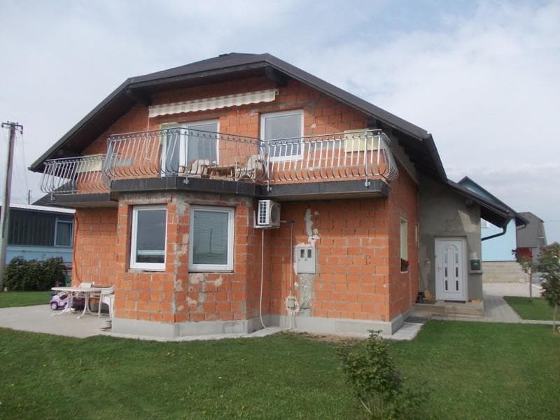 UGODNO SLIKOPLESKARSTVO, FASADERSTVO, KERAMIČARSTVO, INŠTALACIJE, PARKETARSTVO