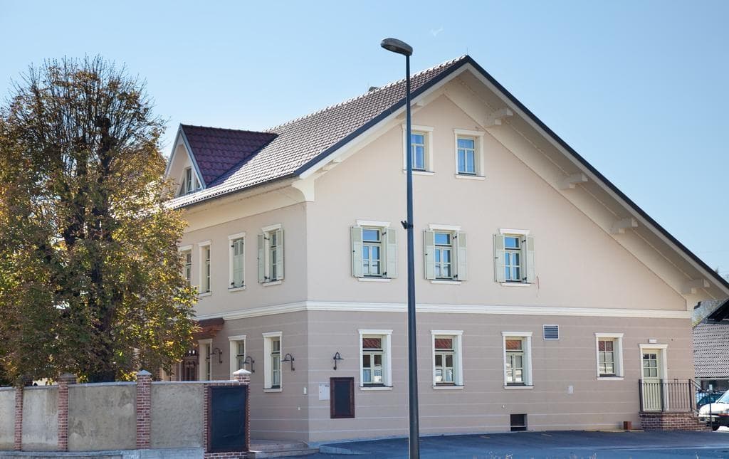 Jantas, VEGANSKA RESTAVRACIJA IN PRENOČIŠČA, MEDVODE