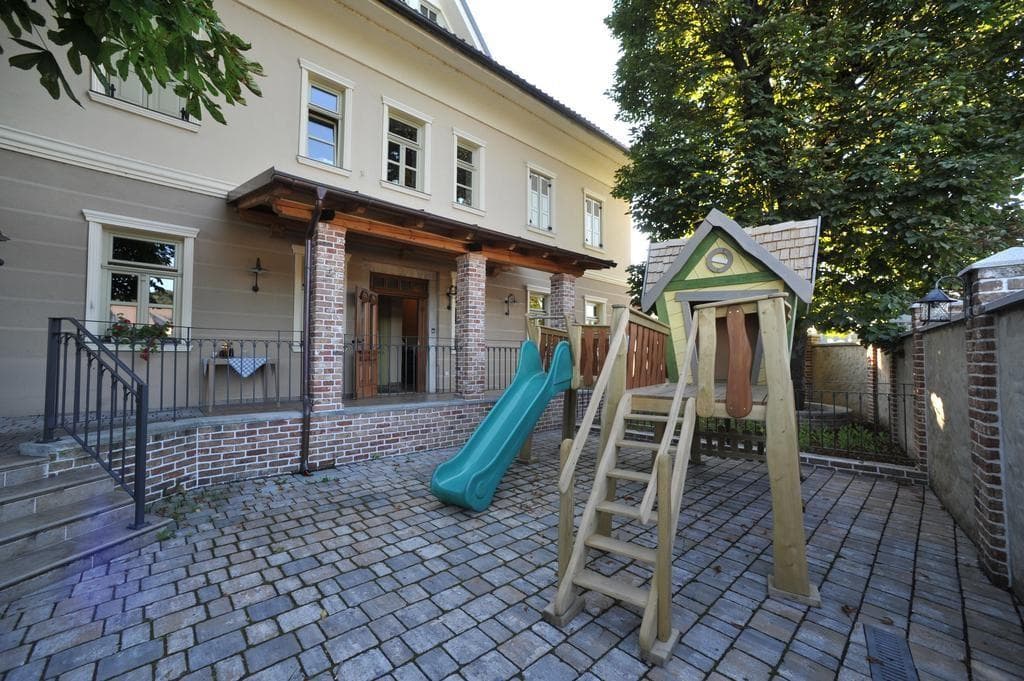 Jantas, VEGANSKA RESTAVRACIJA IN PRENOČIŠČA, MEDVODE