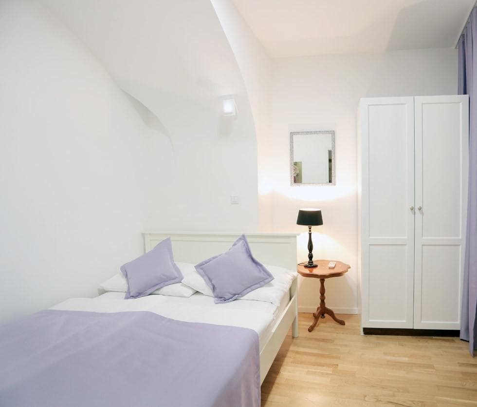 BUFFET BREAKFAST, WI-FI CONNECTIVITY, CONFERENCE FACILITIES, UNIQUELY DESIGNED ROOMS - GALLERIA HOTE