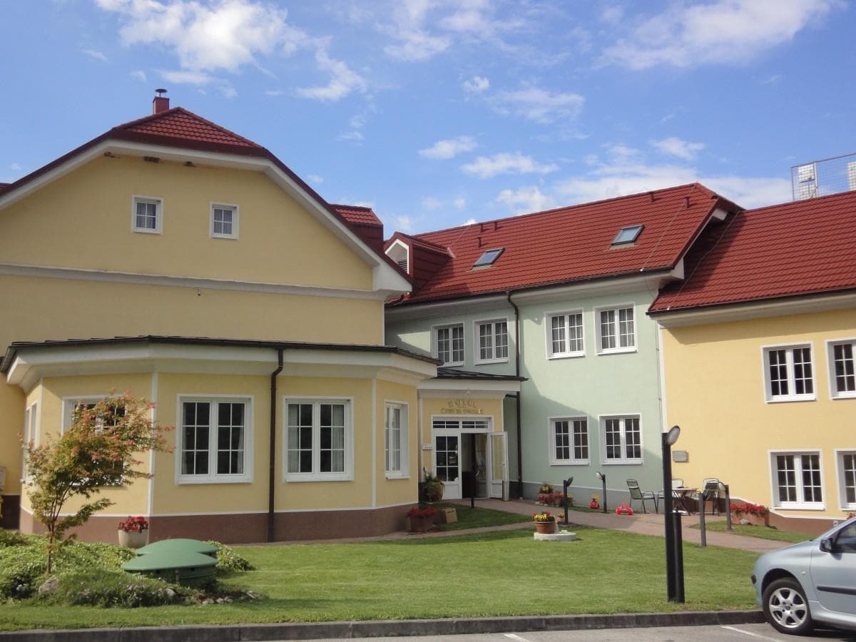 HOTEL ČATEŠKI DVOREC , BREŽICE