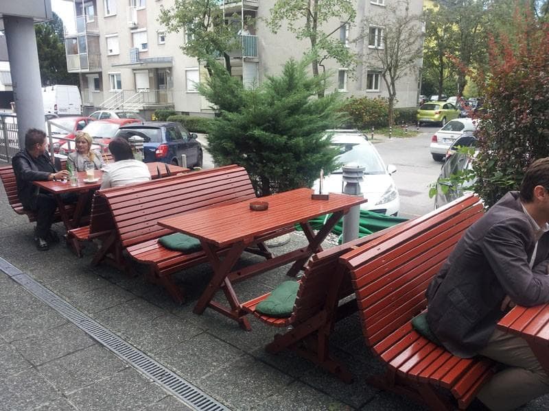 MCBERRYS PUB, MENGEŠ