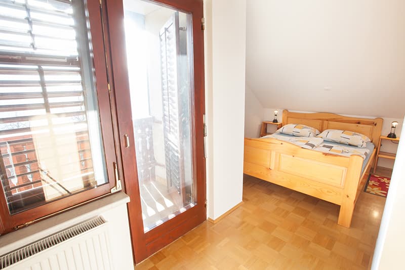 APARTMAJI BAR LOVEC GORENJI NOVAKI