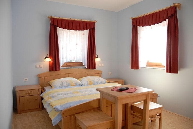 KMETIJA GRADIŠNIK, APARTMAJI LOGARSKA DOLINA
