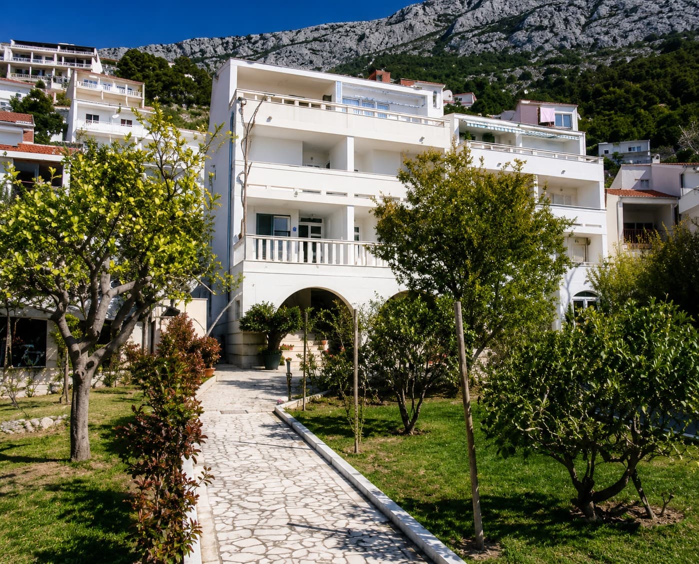VILA SLAVIJA, BRELA