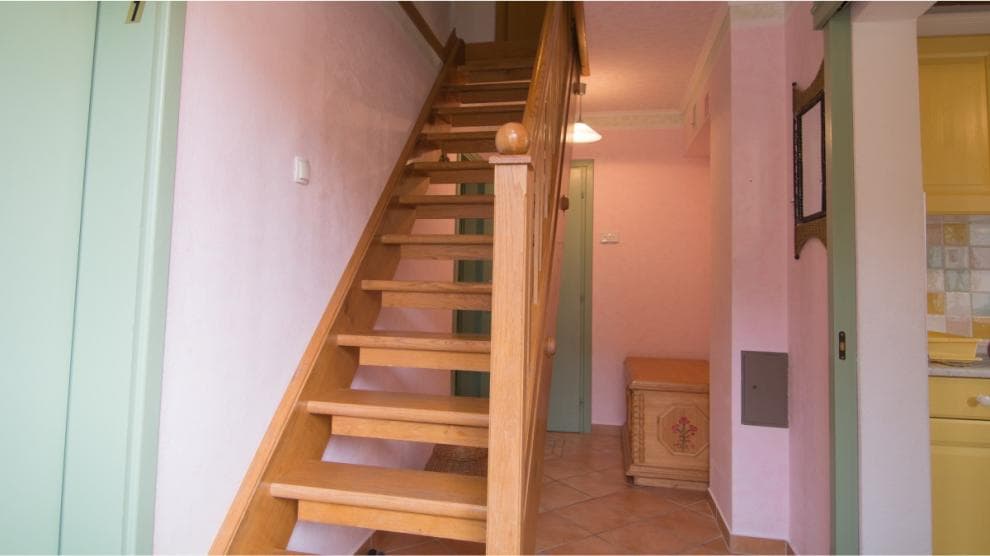 APARTMA, SOBE Z ZAJTRKOM IGRE V NARAVI, LUKČEVA DOMAČIJA, KOSTEL