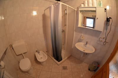 APARTMAJI Z ZAJTRKOM VIPAVA, KOREN