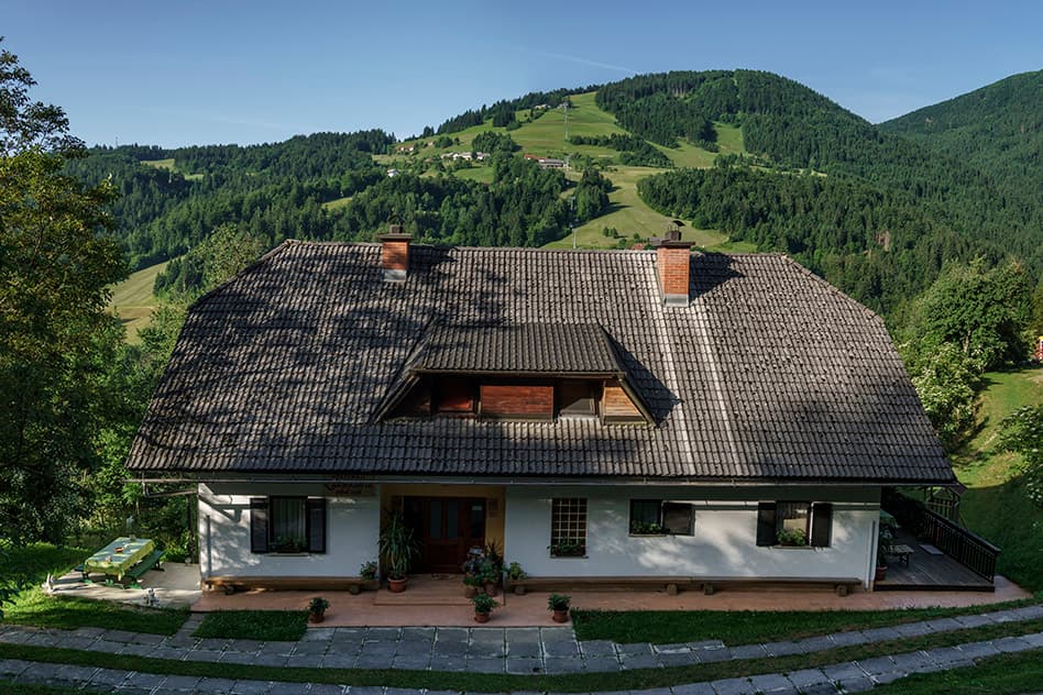 APARTMAJI PRI SMUČIŠČU STARI VRH