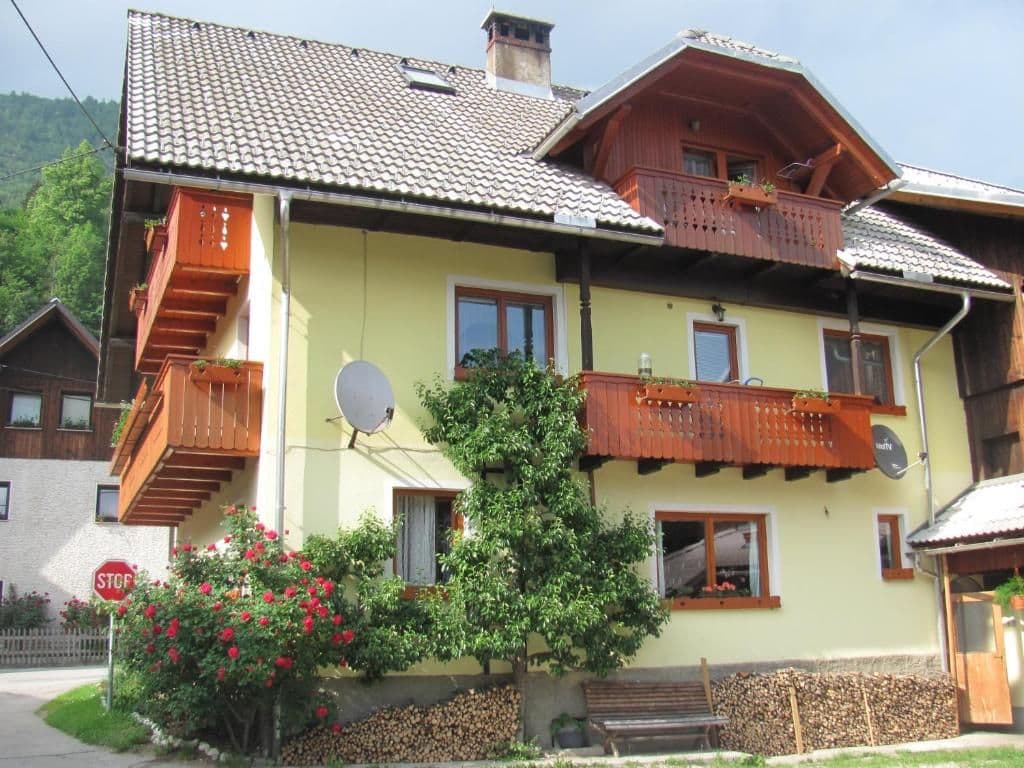 APARTMAJI IN SOBE SLAVKO HODNIK, APARTMA USKOVNICA, SREDNJA VAS V BOHINJU