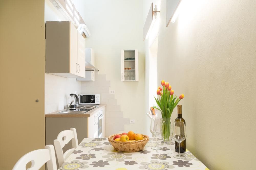 APARTMENTS NOVA GORICA APARTMAJI KOŠUTA ELIZABETA KOŠUTA