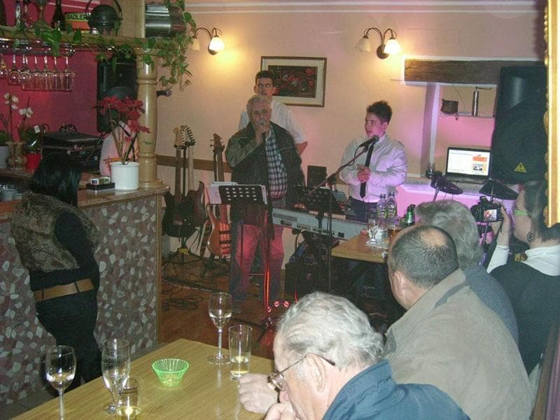 BANDER BAR, BAR V MESTU, LOKAL S KONCERTI, PRENOS ŠPORTA, ZAJTRKI, PRIGRIZKI - BANDER BAR, KOPER