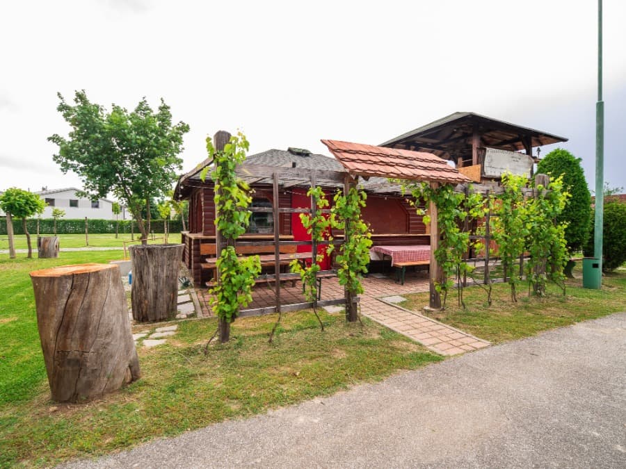 GOSTILNA STRNIŠA CATERING PZA KAMP JESENICE NA DOLENJSKEM