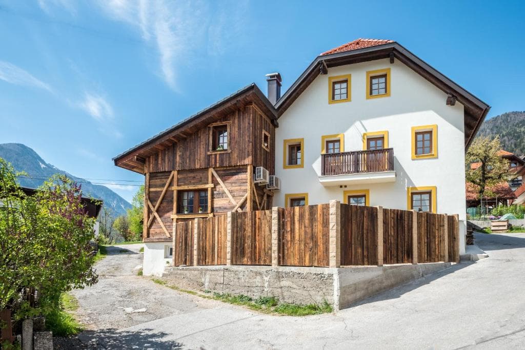COUNTRY HOUSE DOVJE KRANJSKA GORA