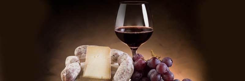 KRAS DEGUSTACIJA DOMAČIH VIN SUHOMESNATI IZDELKI