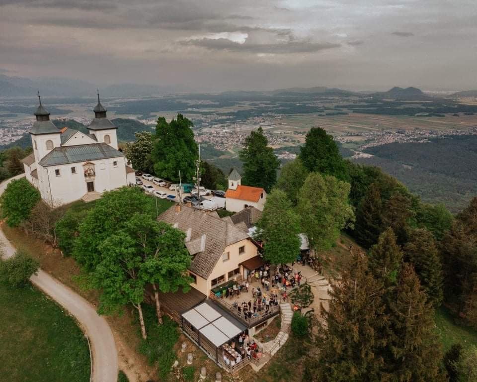 DOM NA JOŠTU HRANA Z RAZGLEDOM