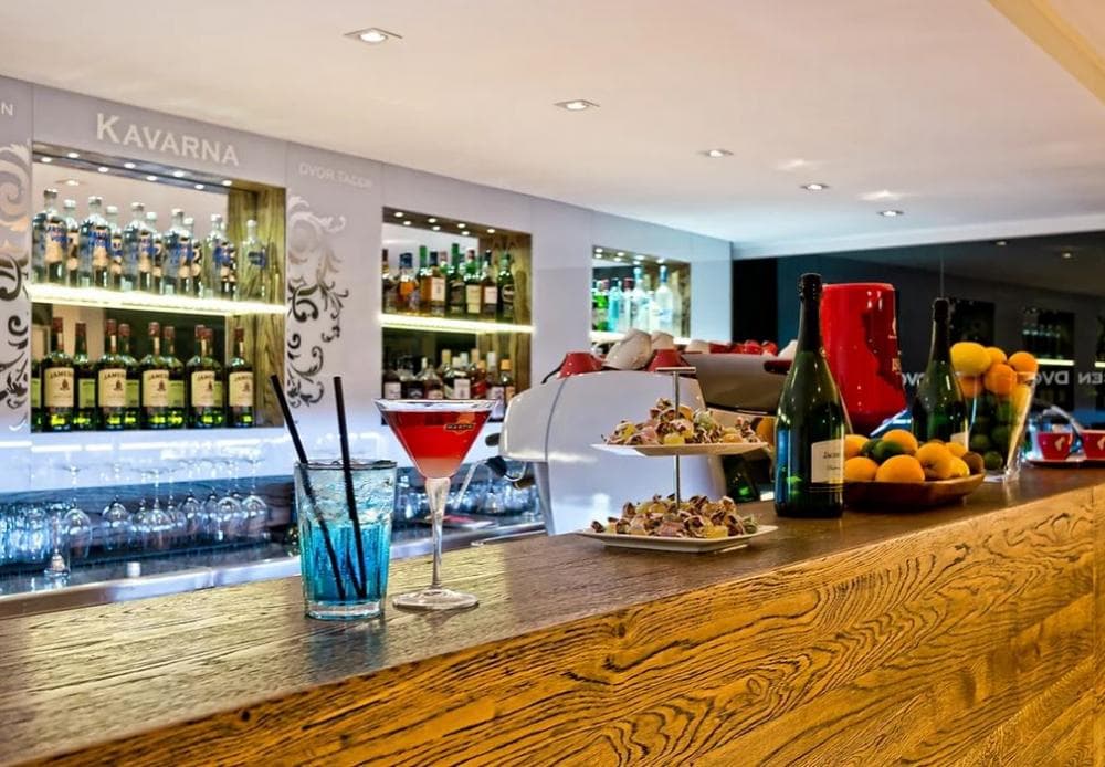 KAVARNA BED & BREAKFAST, DVOR TACEN, LJUBLJANA ŠMARTNO