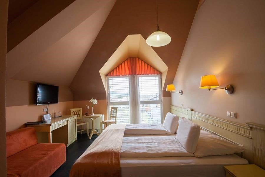 GOSTILNA IN MOTEL, SOBE Z ZAJTRKOM, SAVNE, MASAŽA, DOMAČA MARMELADA, PRI LEŠNIKU, MARIBOR