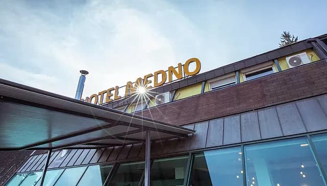 HOTEL MEDEINA, SAVNE, WELNESS, PRIVAT JACUZZI, LJUBLJANA, ŠENTVID