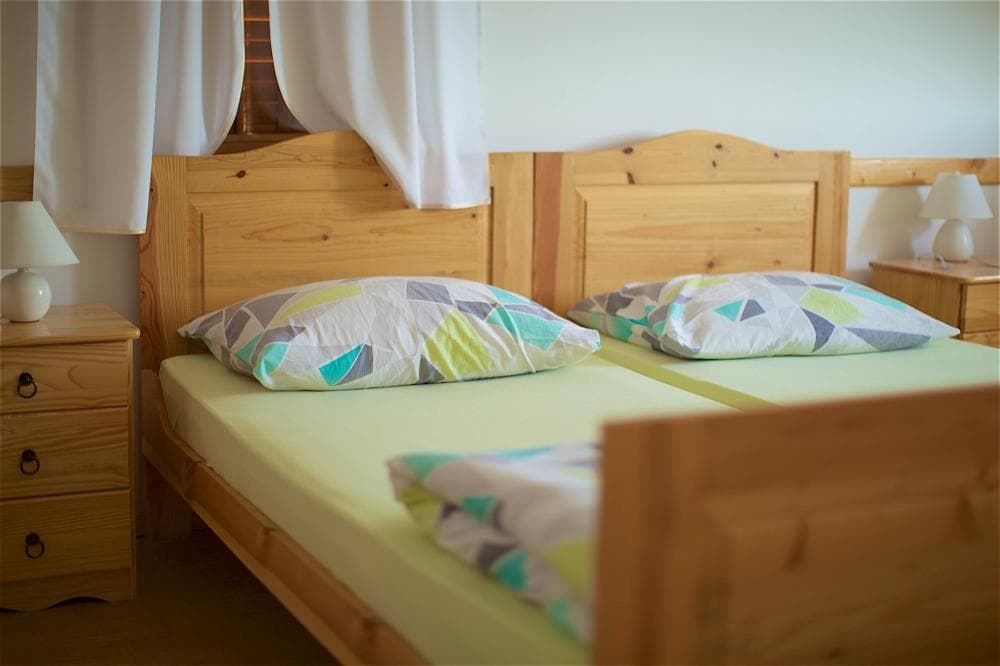 IZLETNIŠKO VINOGRADNIŠKA KMETIJA Z NASTANITVIJO LOVREC, DESTRNIK