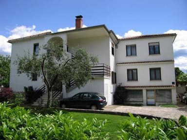 APARTMAJI ŠTEFEK, UMAG