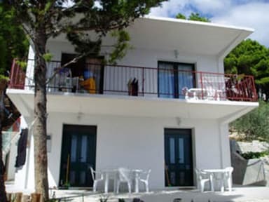 APARTMAJI ANA, MARUŠIĆI