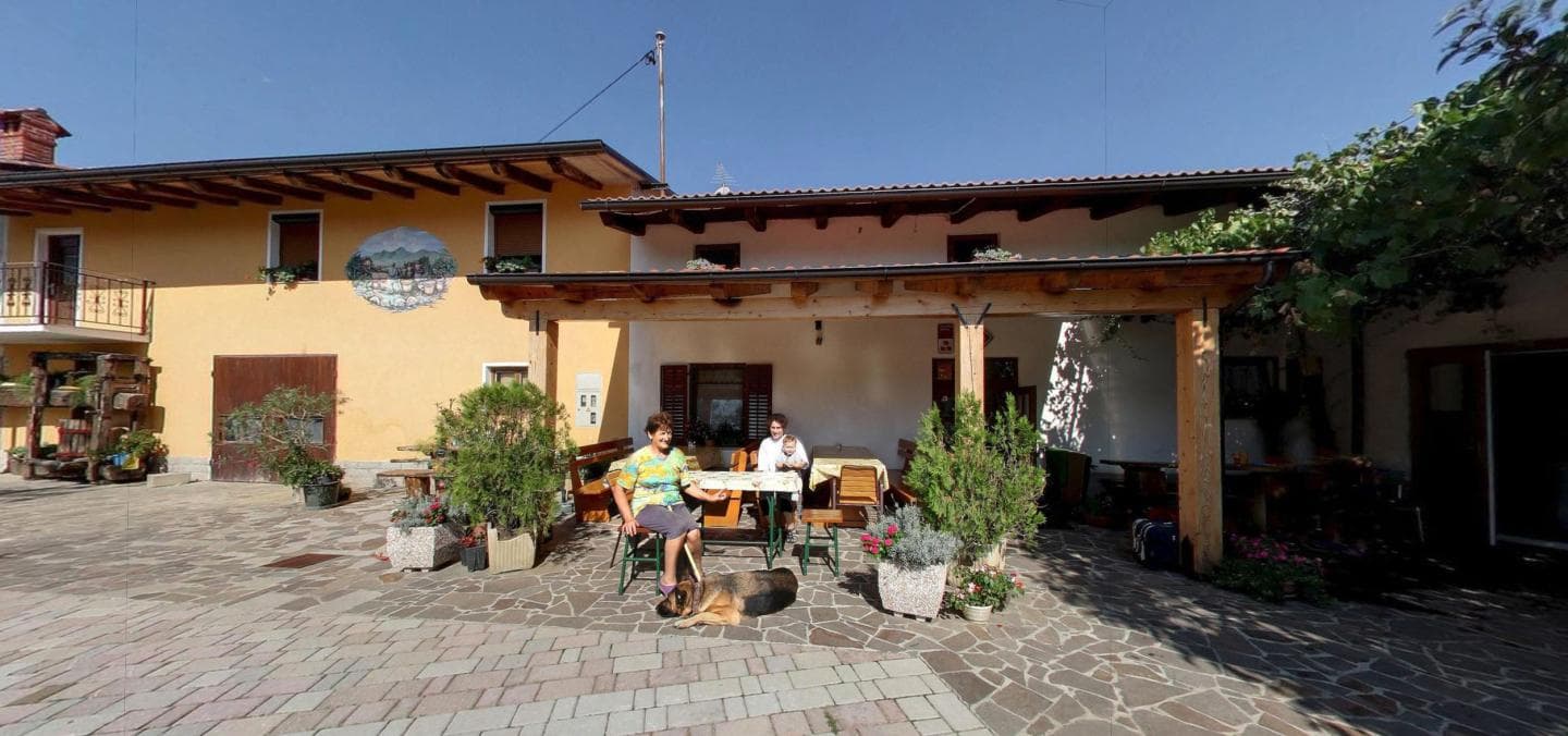 ROOMS AJDOVSCINA FOOD AND WINE-PENZION NA HRIBU VIPAVA