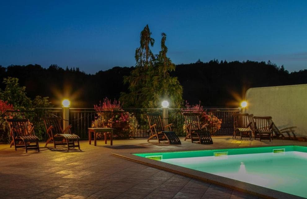 RESTAVRACIJA, SOBE PIVKA, BAZEN, TURISTIČNA KMETIJA PRI ANDREJEVIH