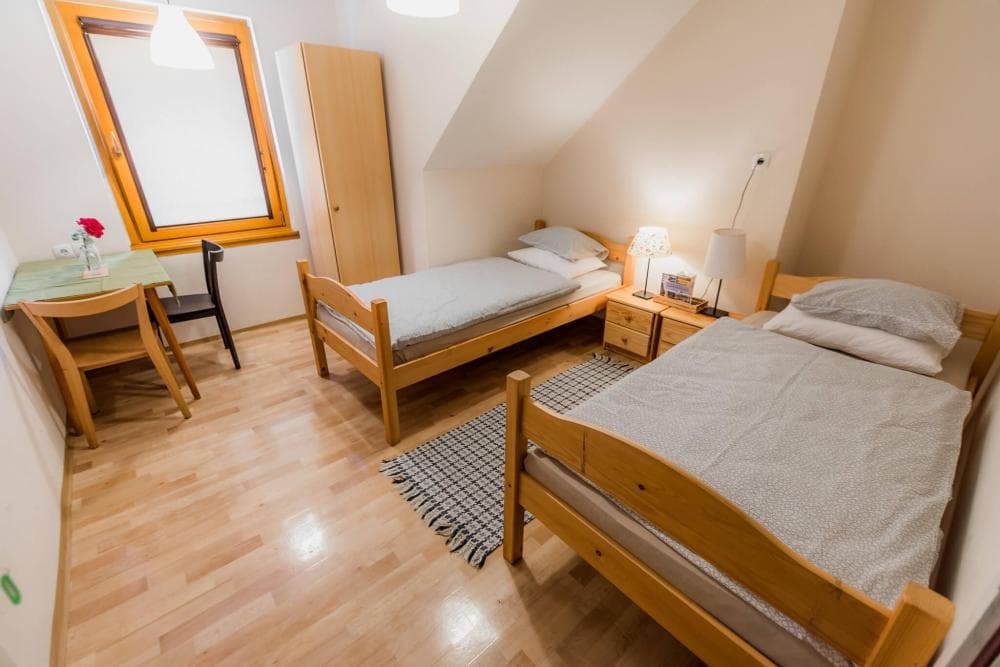 SOBE Z ZAJTRKOM, BRESTANICA, KRŠKO, HOSTEL PRIMOŽ KOZMUS