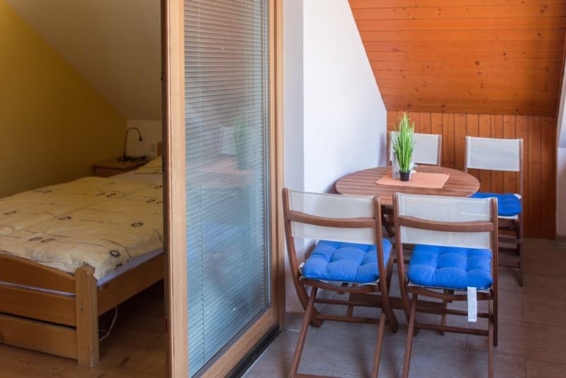 TRGOVINA, KAVARNA, APARTMAJI, SPORT POINT, KRANJSKA GORA