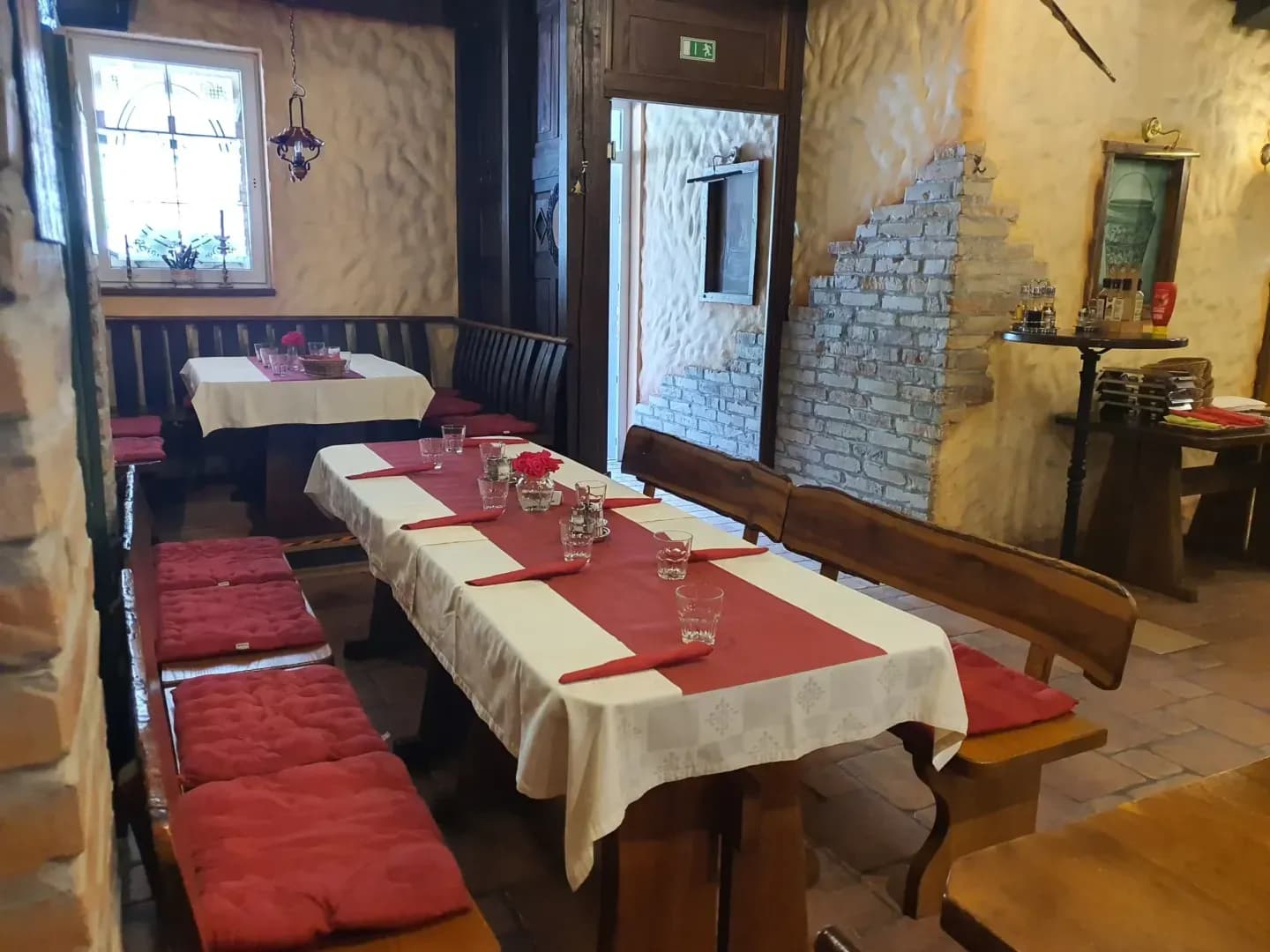 RESTAVRACIJA IN GALERIJA ZASAVSKI GURMAN, DOL PRI HRASTNIKU