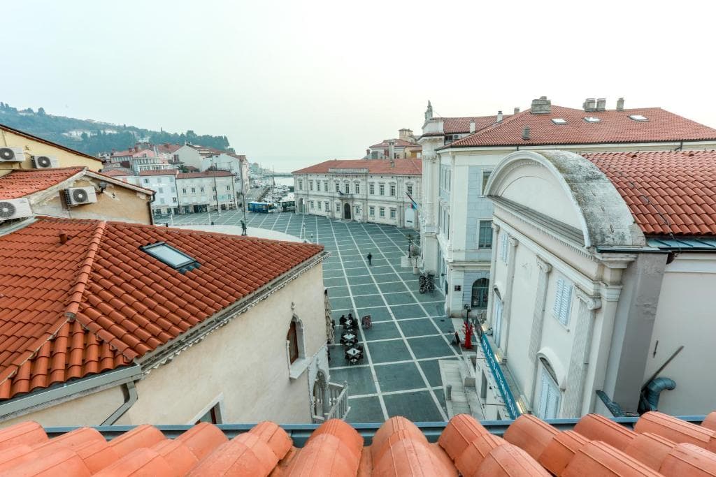 APARTMENTS PYROS APARTMAJI PIRAN cover