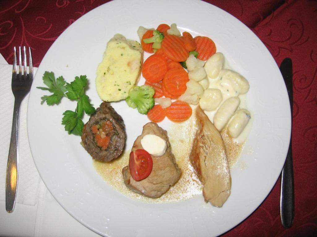 PRI RUDIJU CATERING DOBRE PICE MALICE ŠALOVCI SOBE