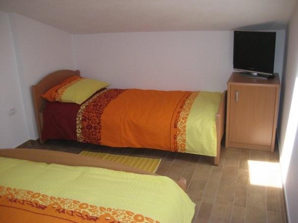 TURISTIČNA KMETIJA PRI REBKOVIH, APARTMA REBKOVI, AJDOVŠČINA 6