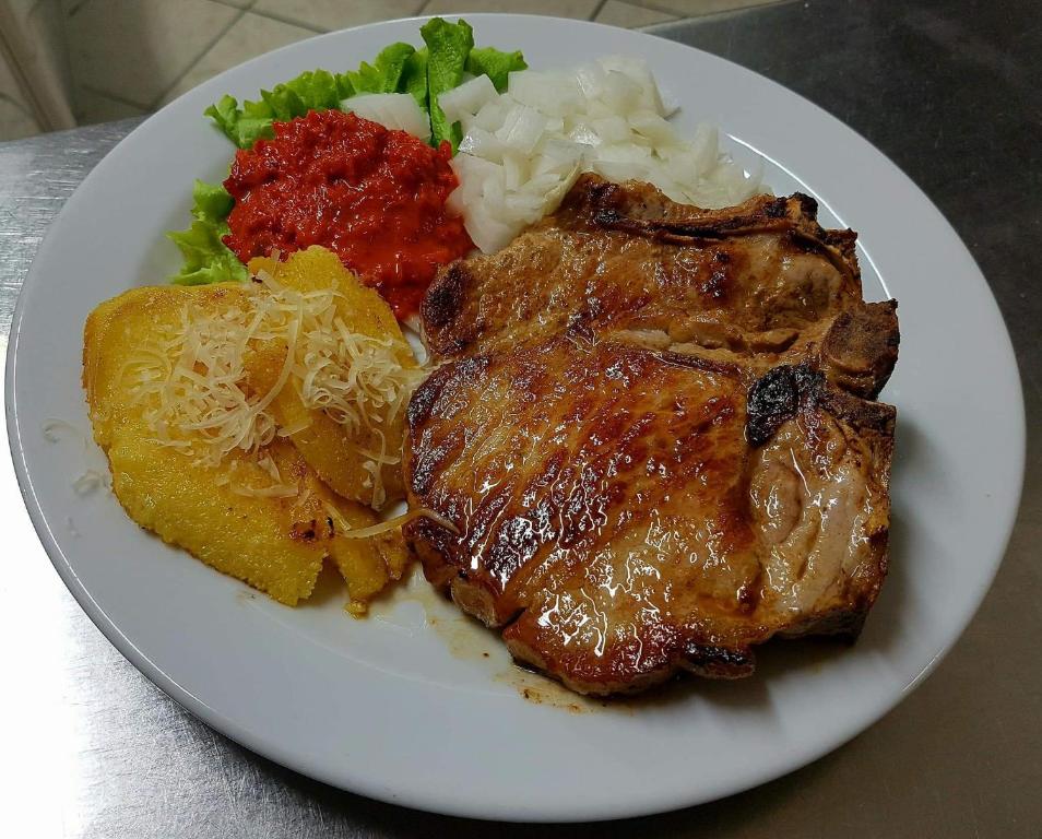 Okrepčevalnica in prenočišča, pizzerija in grill Danilo, Ilirska Bistrica