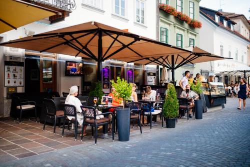 KAVARNA DIVINE LJUBLJANA