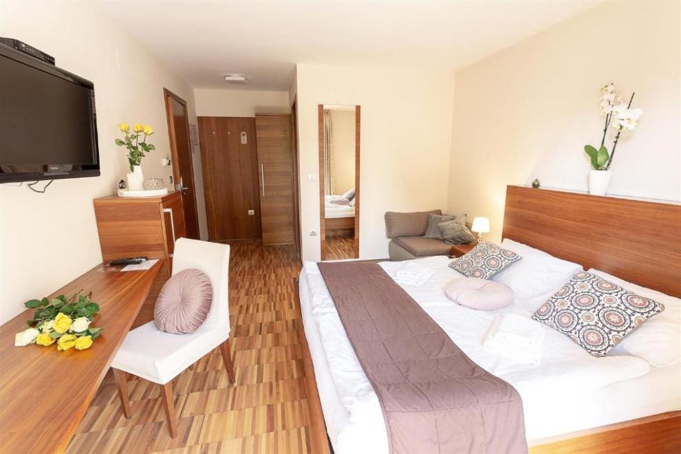 Nočitve, sobe z zajtrkom, apartmaji, zasebna spa razvajanja, termalno kopanje, vila aina, laško