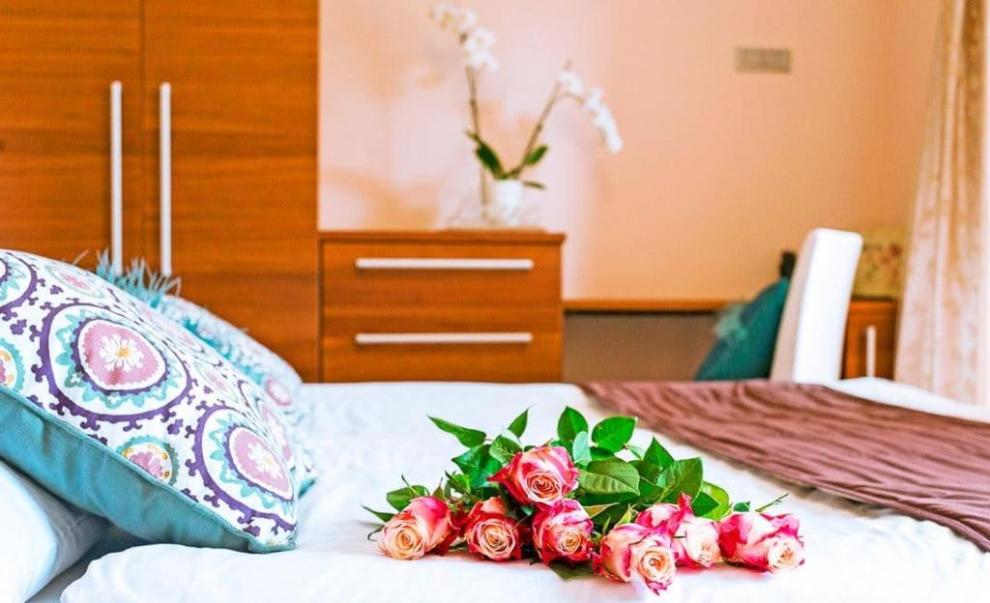 Nočitve, sobe z zajtrkom, apartmaji, zasebna spa razvajanja, termalno kopanje, vila aina, laško
