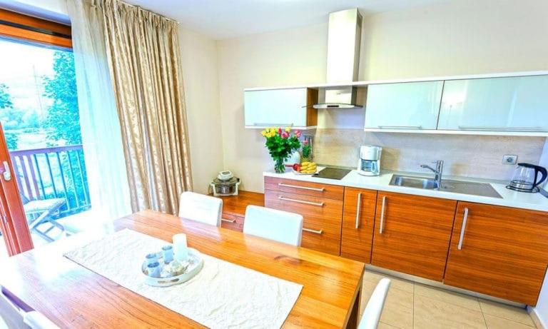 Nočitve, sobe z zajtrkom, apartmaji, zasebna spa razvajanja, termalno kopanje, vila aina, laško