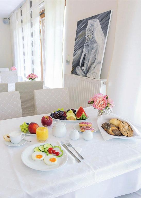 Nočitve, sobe z zajtrkom, apartmaji, zasebna spa razvajanja, termalno kopanje, vila aina, laško