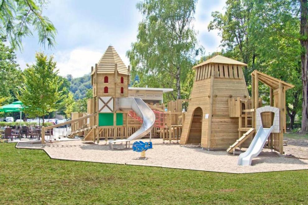 Nočitve, sobe z zajtrkom, apartmaji, zasebna spa razvajanja, termalno kopanje, vila aina, laško