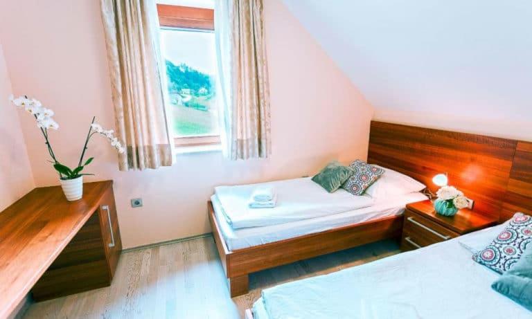 Nočitve, sobe z zajtrkom, apartmaji, zasebna spa razvajanja, termalno kopanje, vila aina, laško