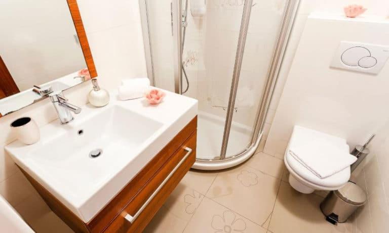 Nočitve, sobe z zajtrkom, apartmaji, zasebna spa razvajanja, termalno kopanje, vila aina, laško