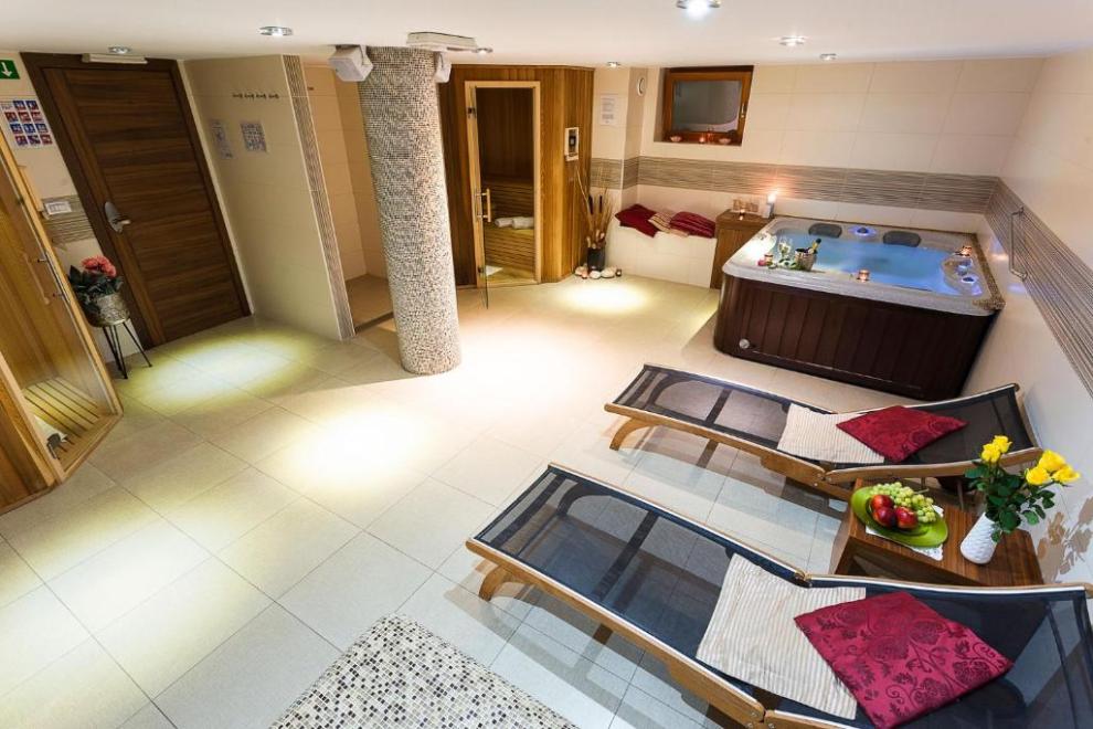 Nočitve, sobe z zajtrkom, apartmaji, zasebna spa razvajanja, termalno kopanje, vila aina, laško